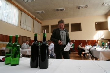 Dolnoorešanský džbánek vínka 2012 odborná degustácia